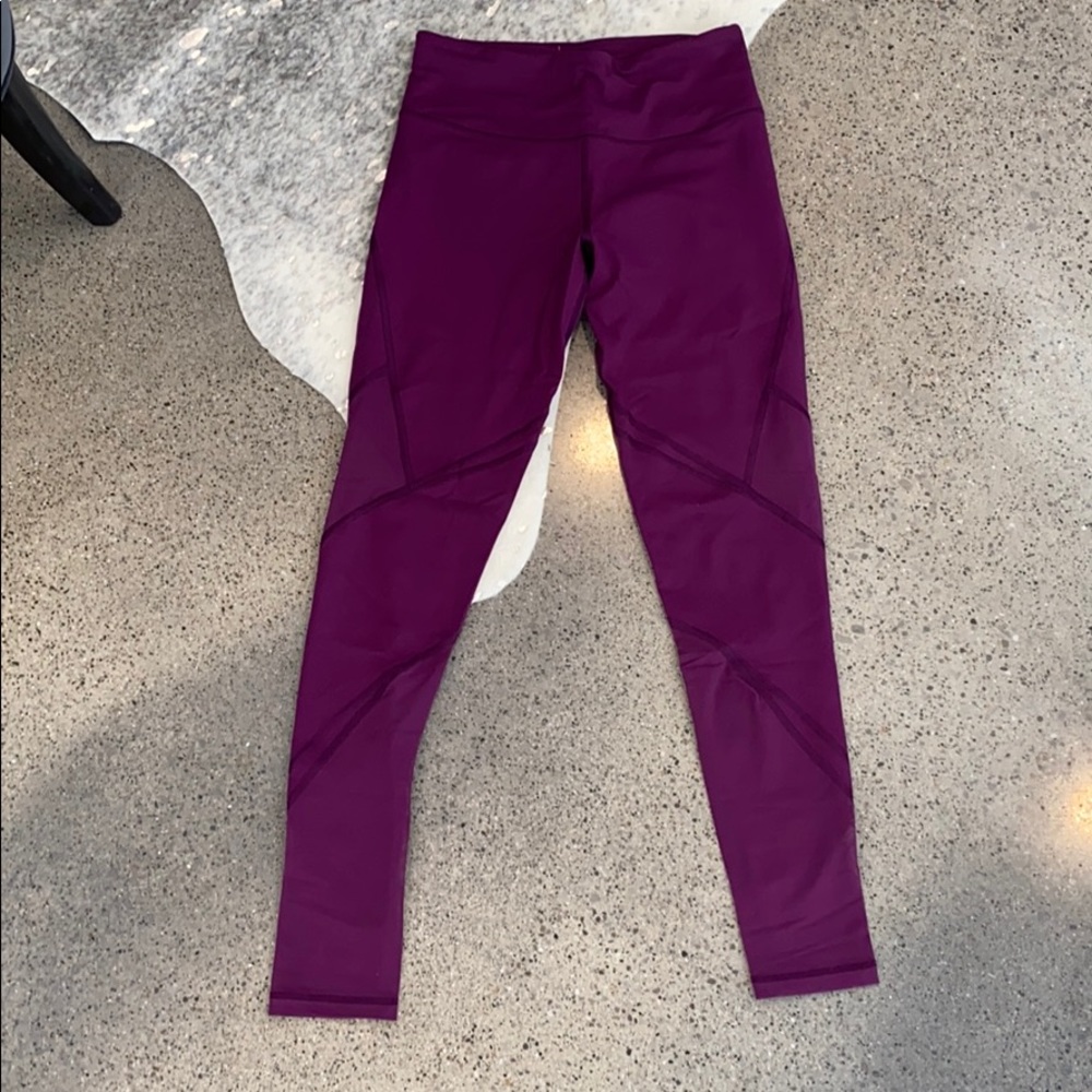 Victoria’s Secret sport leggings. Small. Purple